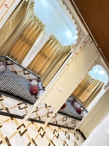 room-image