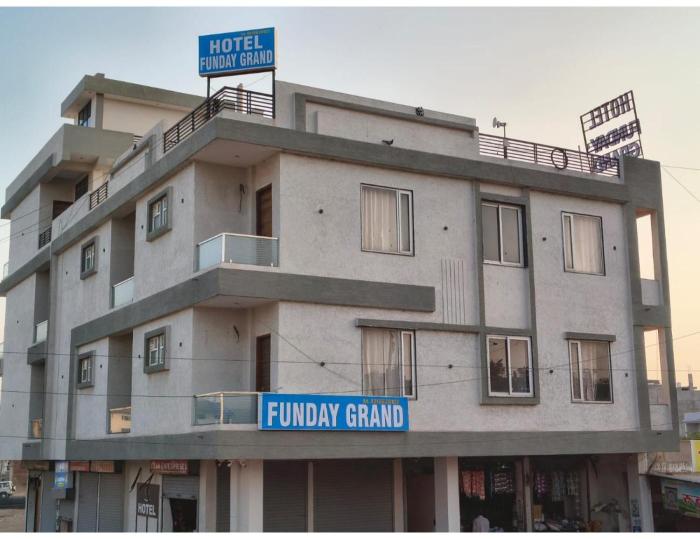 Hotel Funday Grand,,2 star