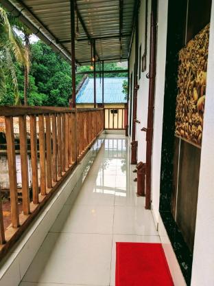 Raaviz Residency And Bar,,4 star