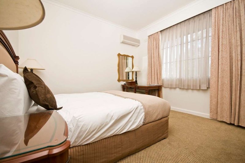 Country Plaza Queanbeyan,Crestwood>>Canberra,3 star