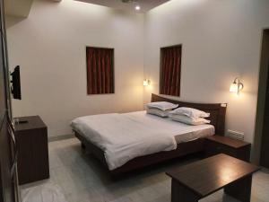 Pals Hotel,Mumbai Suburban>>Mumbai,2 star