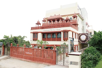 Welcomheritage Traditional Haveli,Bani Park,4 star