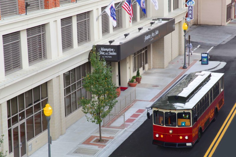 hampton inn and suites roanoke downtown