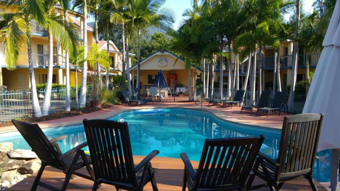 At Beach Court Holiday Villas,Cannonvale>>Airlie Beach,4 star