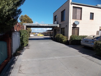 cowra crest motel