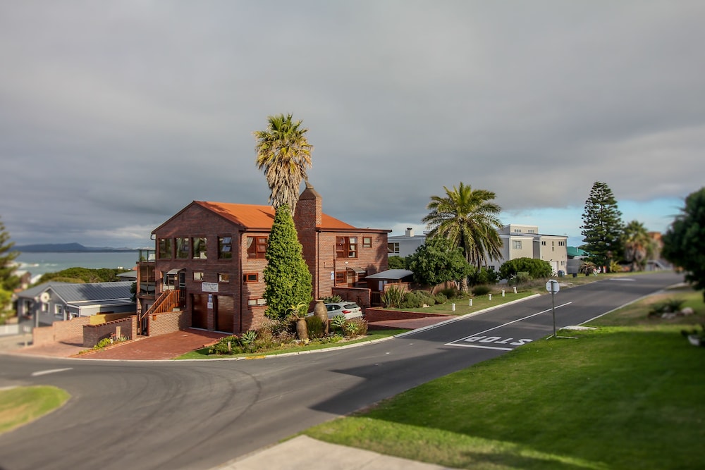 White Shark Guest House,De Kelders>>Cape Town,4 star