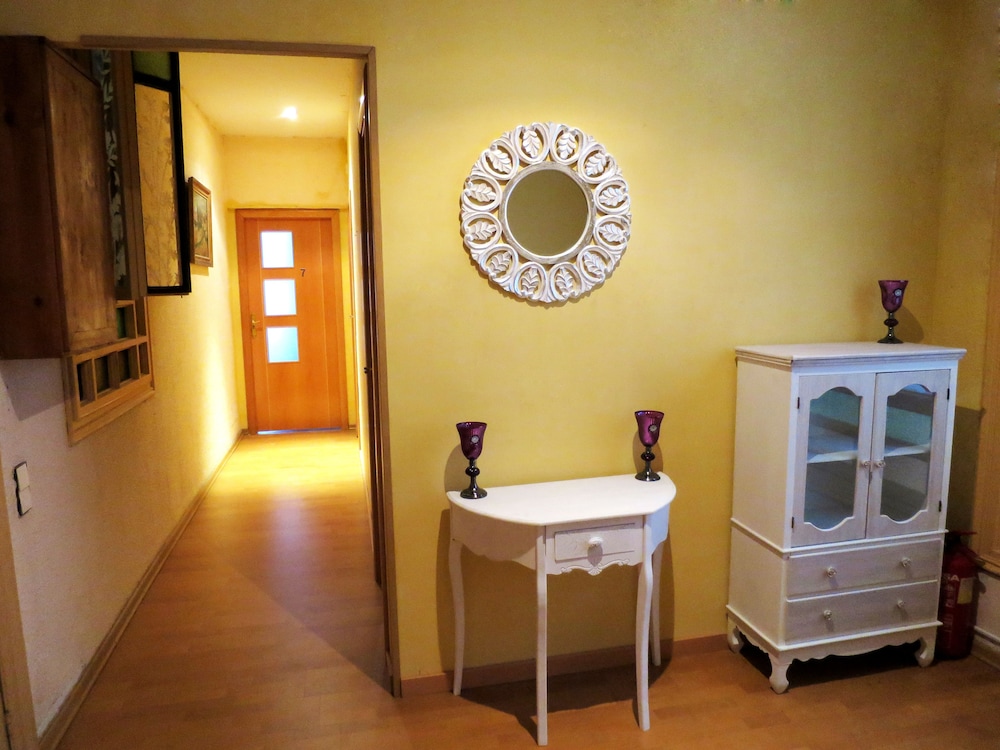 Hostal Balmes Centro,Balmes 83, 1-2,3 star