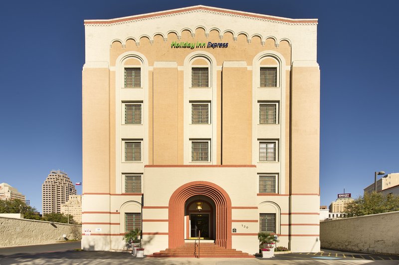 Holiday Inn Express San Antonio N-Riverwalk Area By Ihg,Downtown San Antonio>>Bexar County,3 star