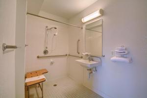 Motel 6 Wethersfield, Ct - Hartford,Near Mill Woods Park,2 star