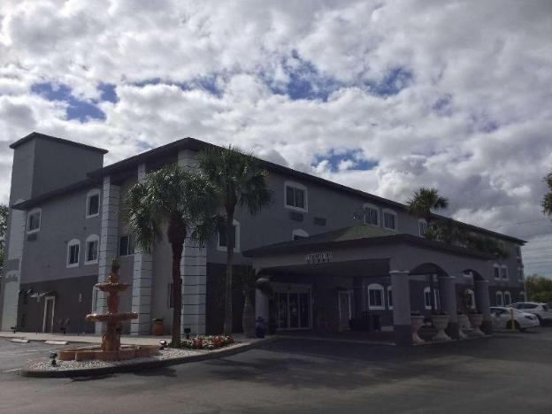 days inn and suites by wyndham bonita springs north naples