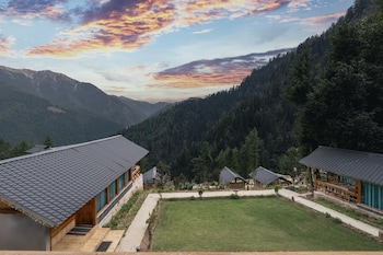 echor treehouse retreat tandi jibhi