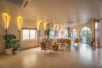 Aura Inn & Suites,,3 star