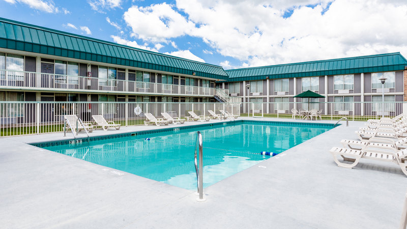 Red Roof Inn & Suites Dekalb