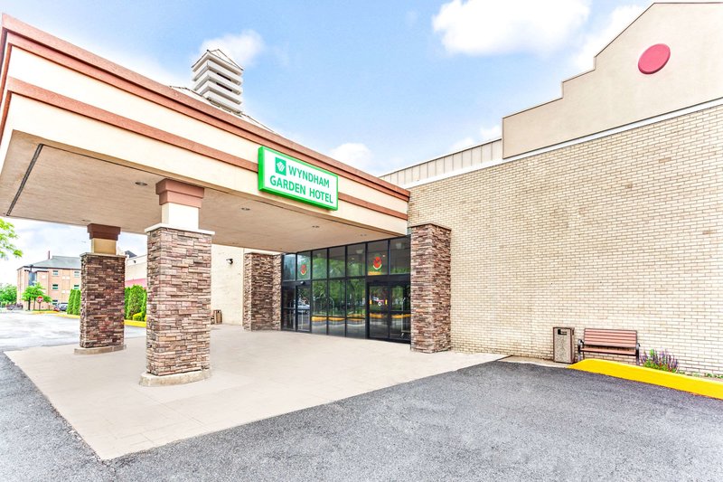 Wyndham Garden Romulus Detroit Metro Airport,Connected To The Airport,3 star