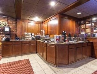 days inn and suites by wyndham roseville detroit area