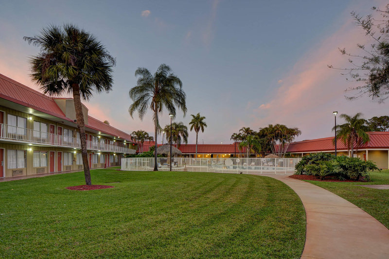 Vero Beach Inn & Suites I-95,West Vero Corridor>>Vero Beach,3 star