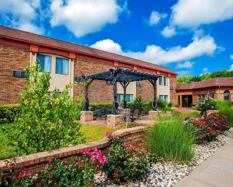 Suburban Studios Kansas City Airport North,Kansas City>>Fort Leavenworth,2 star