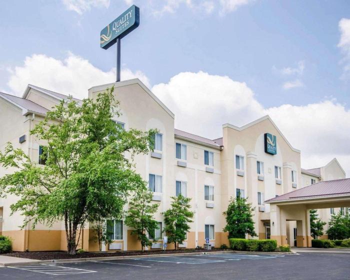 Quality Suites,Louisville>>La Grange,2.5 star