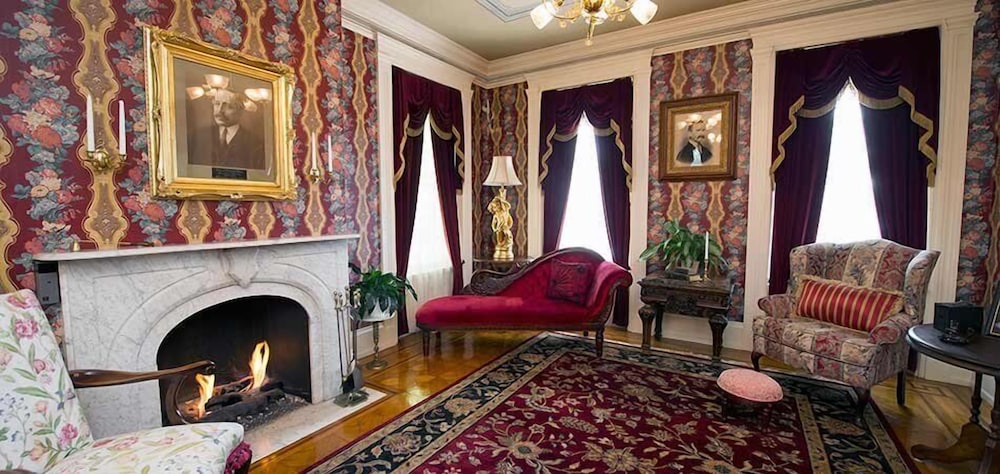 Emig Mansion,East Berlin>>Dillsburg,3.5 star