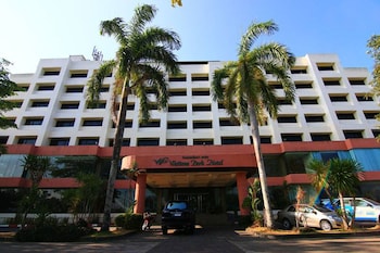 Wattana Park Hotel