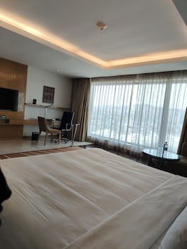 holiday inn mumbai international airport an ihg hotel