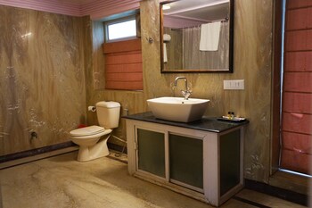 village machaan resort