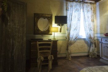 room-image