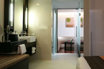 radisson suites bangkok sukhumvit