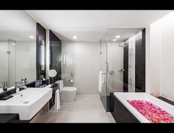 radisson suites bangkok sukhumvit