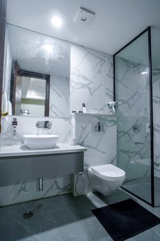 saltstayz basil near golf course road