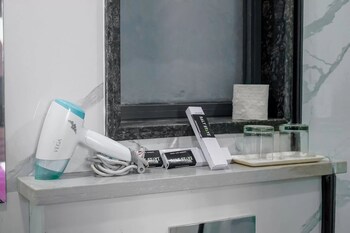 saltstayz basil near golf course road