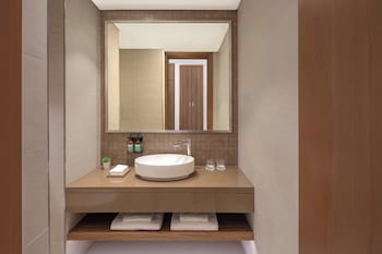staybridge suites dubai business bay an ihg hotel