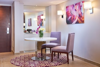 mercure suites dubai barsha heights