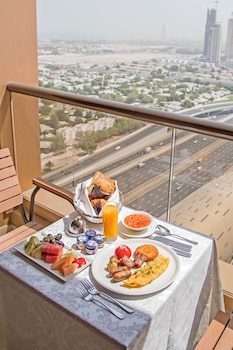 mercure suites dubai barsha heights