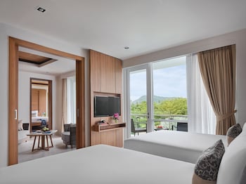 splash beach villa resort