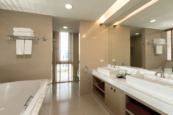 splash beach villa resort
