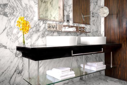 voco bonnington dubai by ihg