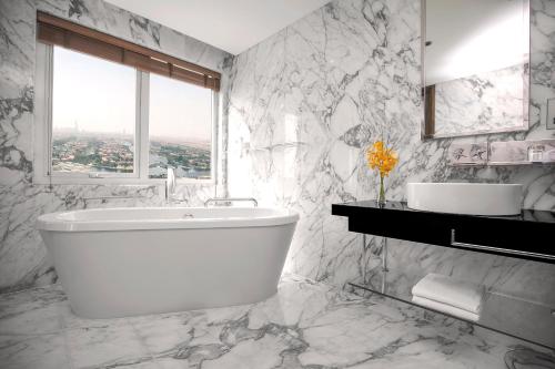 voco bonnington dubai by ihg