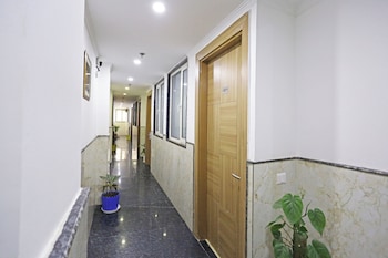 hotel decent suites delhi airport
