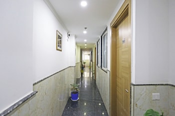 hotel decent suites delhi airport