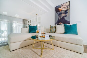 petit palace suites hotel