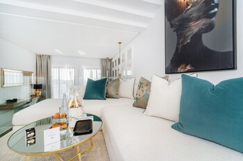 petit palace suites hotel