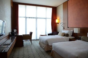 yas plaza marina by ihg