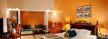 noor us sabah palace