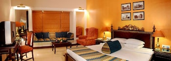 noor us sabah palace