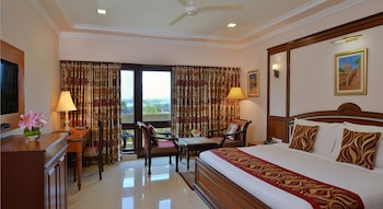 noor us sabah palace