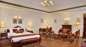 noor us sabah palace