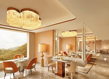 taj amer