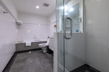 cape house langsuan hotel