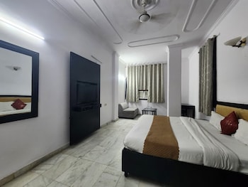 hotel grand central near karolbagh metro